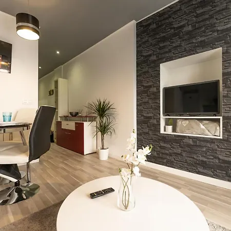 Apartment Cormelana Plaza *